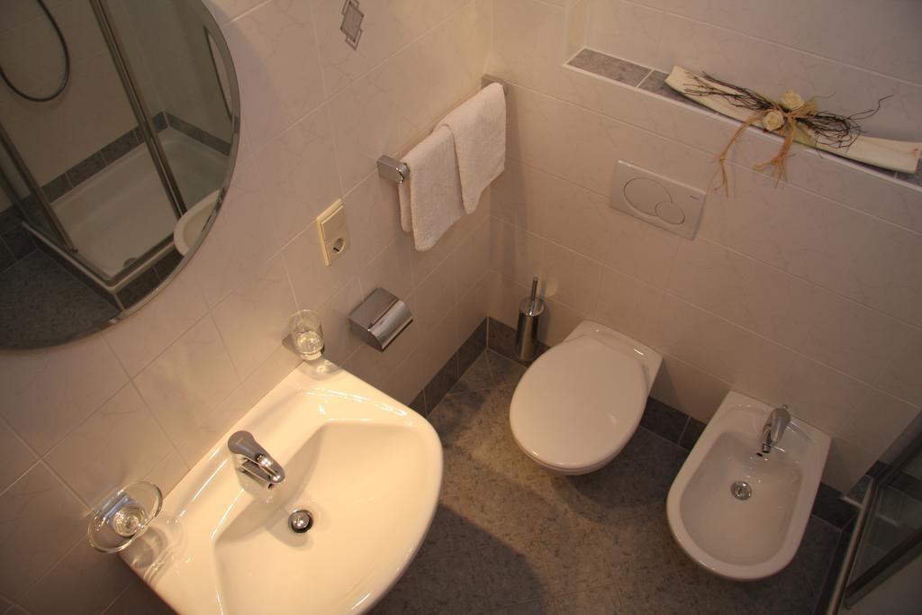 Apartamento Steinerhof Dobbiaco Habitación foto